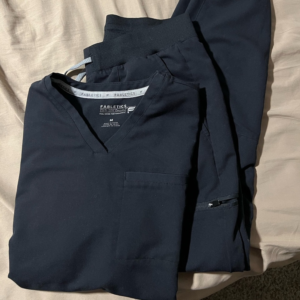 Fabletic's Scrub Set